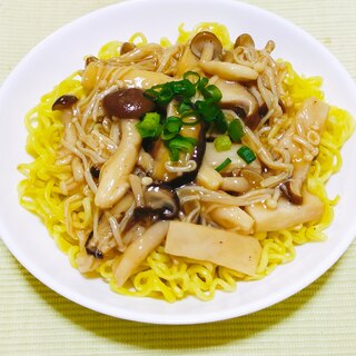 きのこの旨味たっぷり♪きのこのあんかけ焼きそば